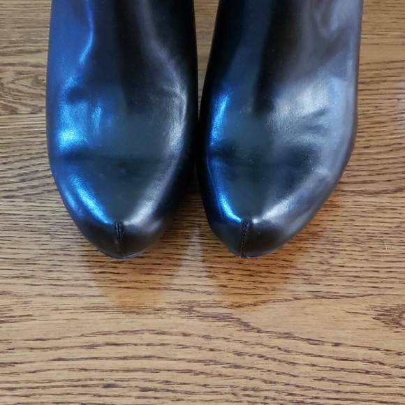 Marc Fisher - Picture 5 of 6